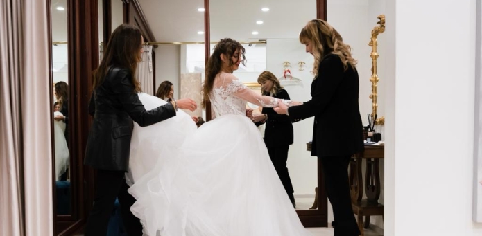 IL NOSTRO LAVORO: L’ABITO DA SPOSA, UN’EMOZIONE SENZA VOCE