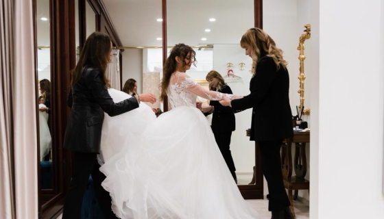 IL NOSTRO LAVORO: L’ABITO DA SPOSA, UN’EMOZIONE SENZA VOCE