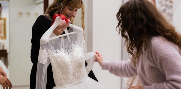 Come gestire l’abito da quando lo ritiri il giorno del matrimonio